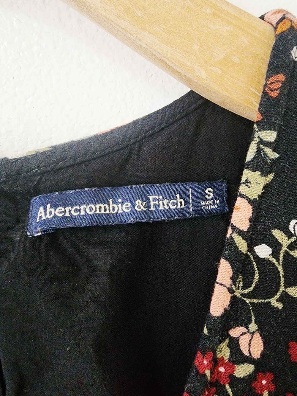 Abercrombie & Fitch Black Floral V‑Neck Cap Sleeve Midi Dress Size S - Picture 7 of 9